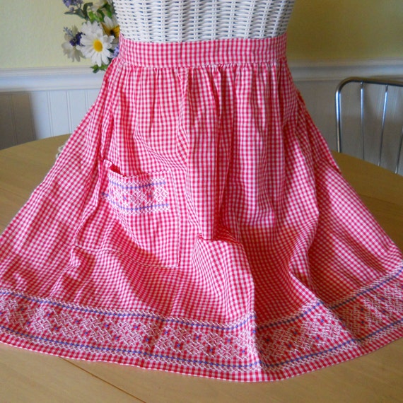 1950s Gingham Chicken Scratch Apron Embroidery Pattern