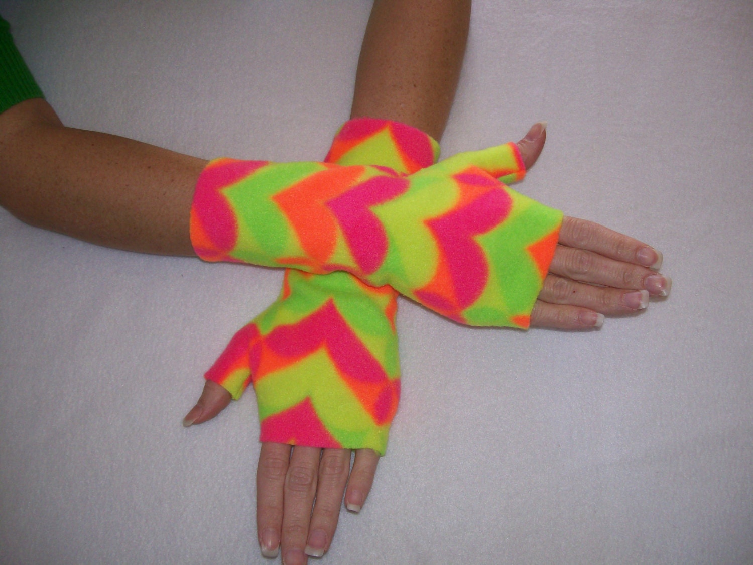 Fleece Fingerless Gloves / Retro 80'S Bright Neon Heart