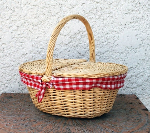 Wicker Picnic Basket Red/White Gingham Removable Lining