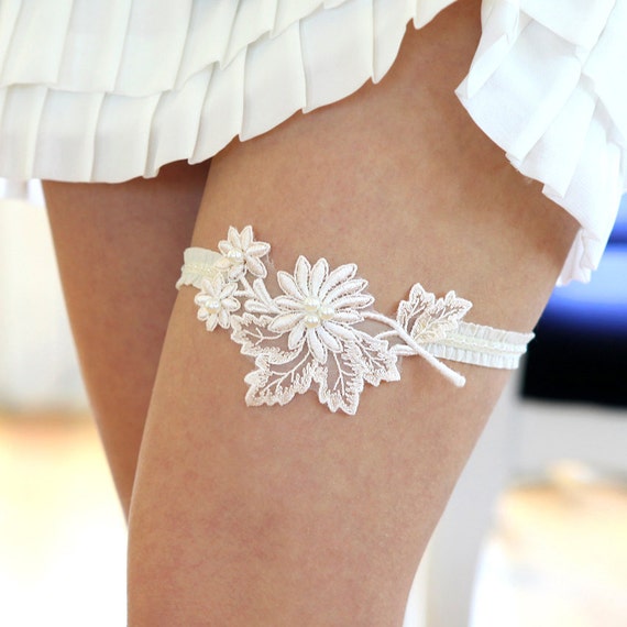 Items similar to Ivory lace wedding garter, bridal garter belt with ...