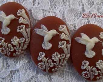 25x18mm Cameo - Ivory/Dk. Carnelian - Hummingbird - 3 pcs : sku 03.06.13.6 - F38