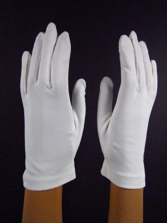 6-6-1/2-Vintage White dress/church gloves 8 inches long90g