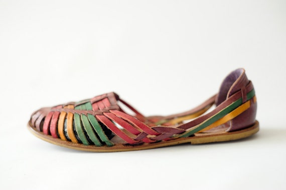 Vintage Huaraches women's size 6.5// multi colored woven