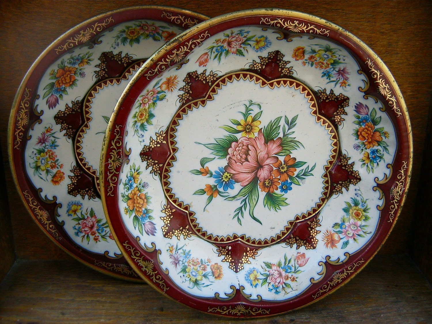 Vintage English tin plates Set of 2 Flower Decor Vintage Tin