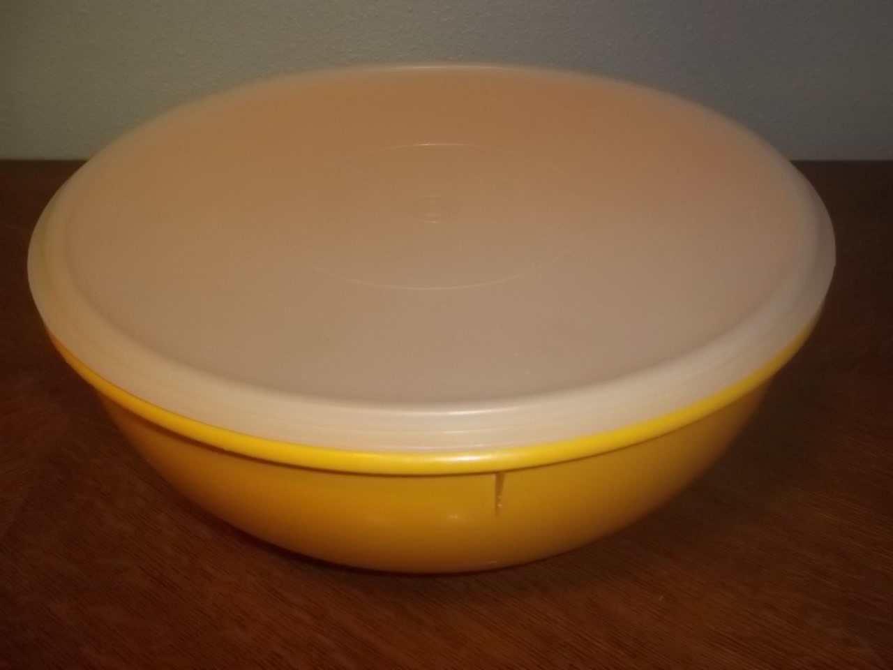 Vintage Tupperware Fix N Mix 26 cup Bread bowl by BargainsByTrina