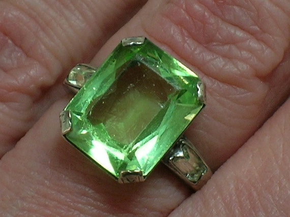 Uranium Glass Ring Safe / RESERVED Vintage 14kt Gold Vaseline Uranium Kryptonite ... / Buy now and get maximum.