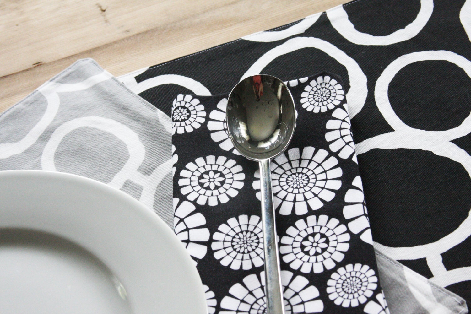 Reversible Placemats Grey and Black with White Circles