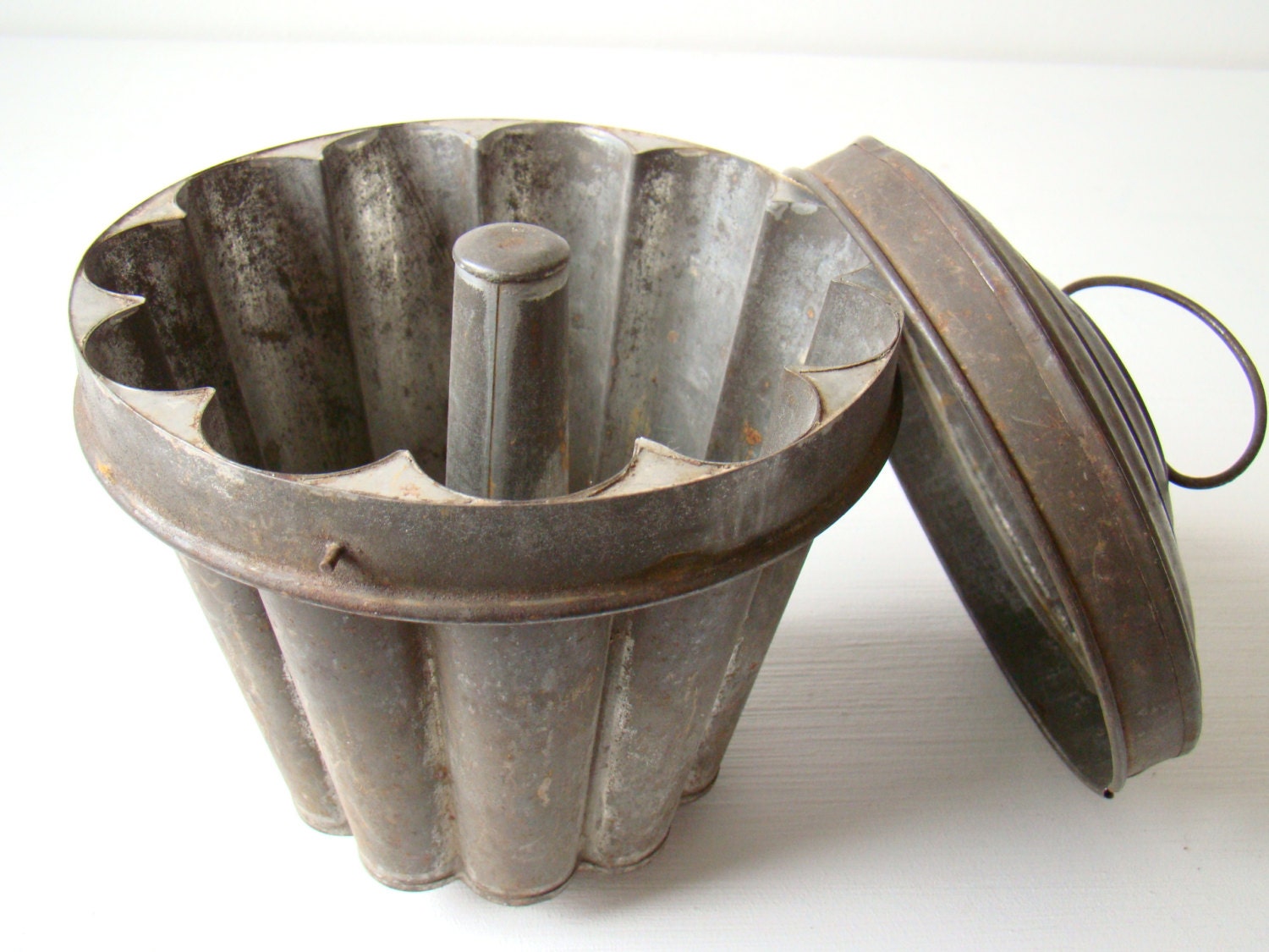 antique cake mold with lid antique fluted round pudding