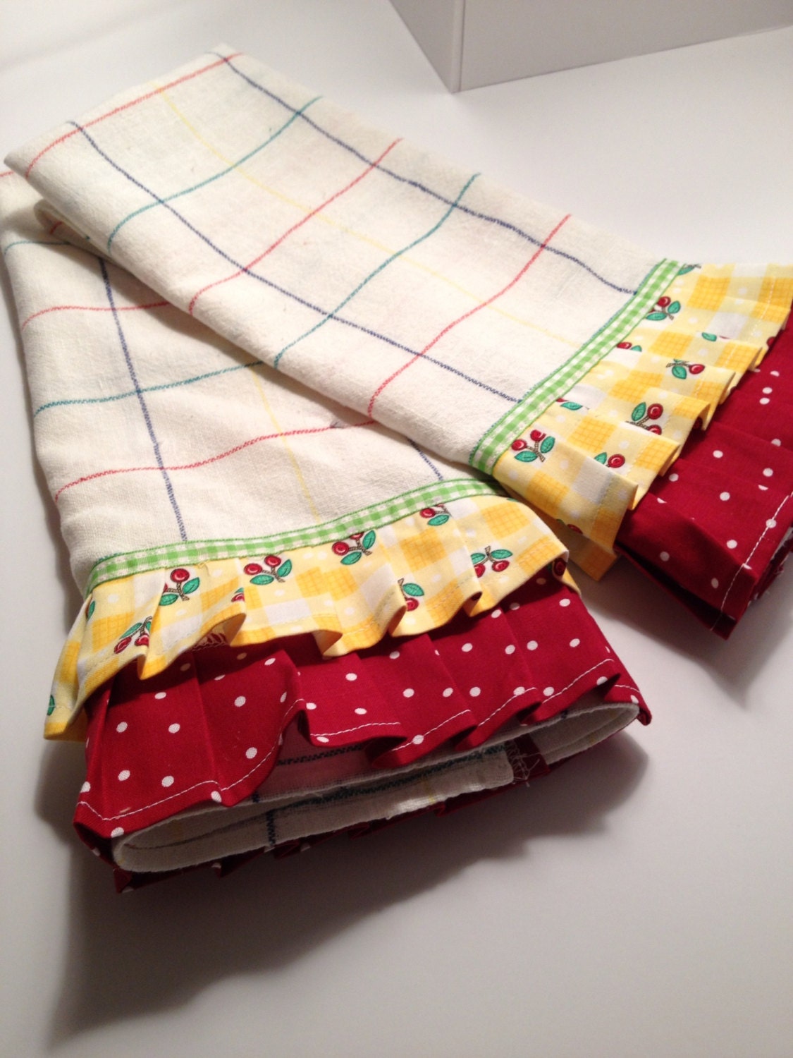 Fingertip Towels Set of Two Ruffle Trimmed Fingertip Towels