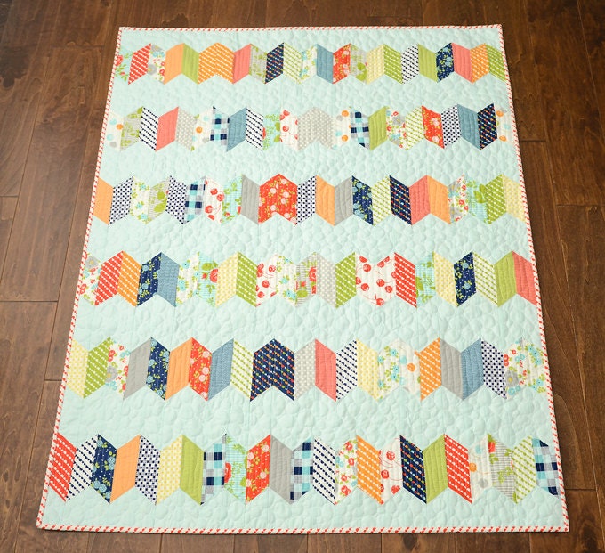 Zipper quilt pattern by Thimble Blossoms jelly roll quilt