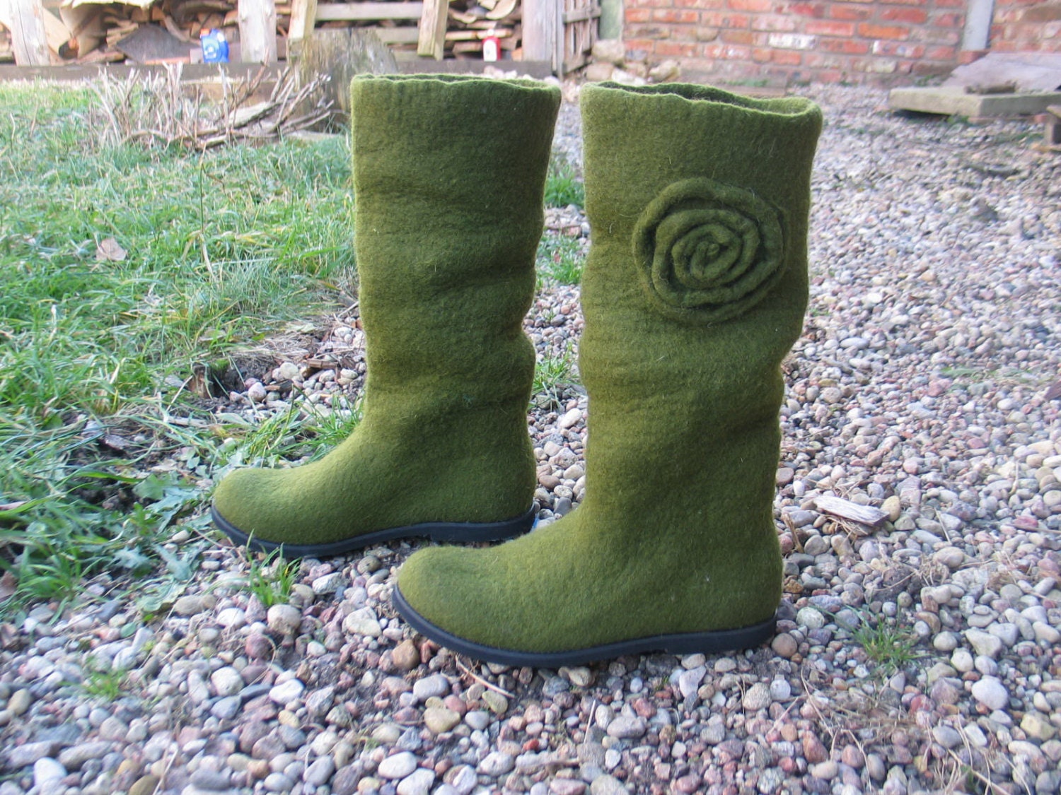 Handfelted boots DARK OLIVE