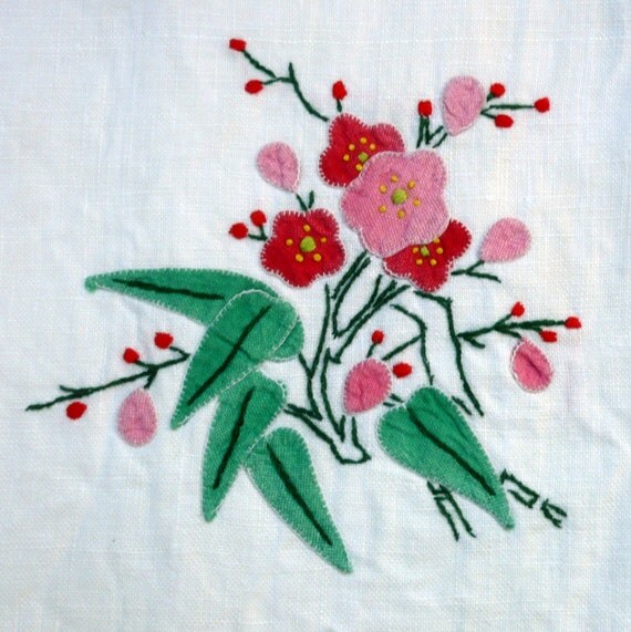 Items similar to Vintage Linen Towels, Applique Embroidered Hand Towels
