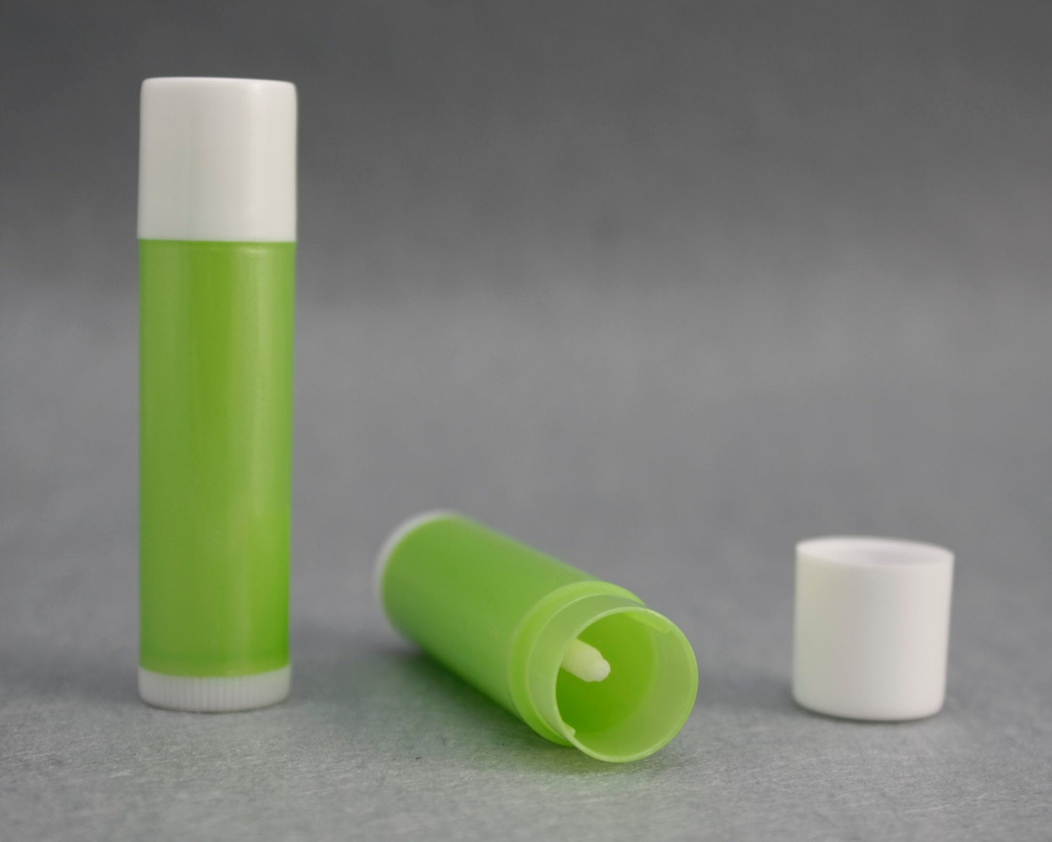 100 Empty LIP BALM Containers Tubes & Caps Green / White