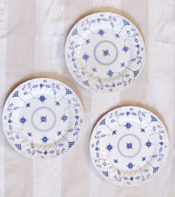 3 Blue and White Vintage Plates Blue White Wall Decor by NeoZao