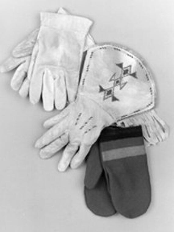 EV52 Gloves Gauntlets and Mittens Sewing Pattern by Eagle