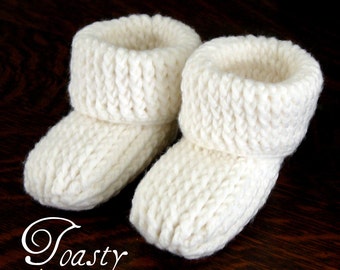 Toasty Toes crochet baby booties pattern PDF Download knit knitted look with cuff 0-3 months 3-6 months 6-12 months 12-24 months