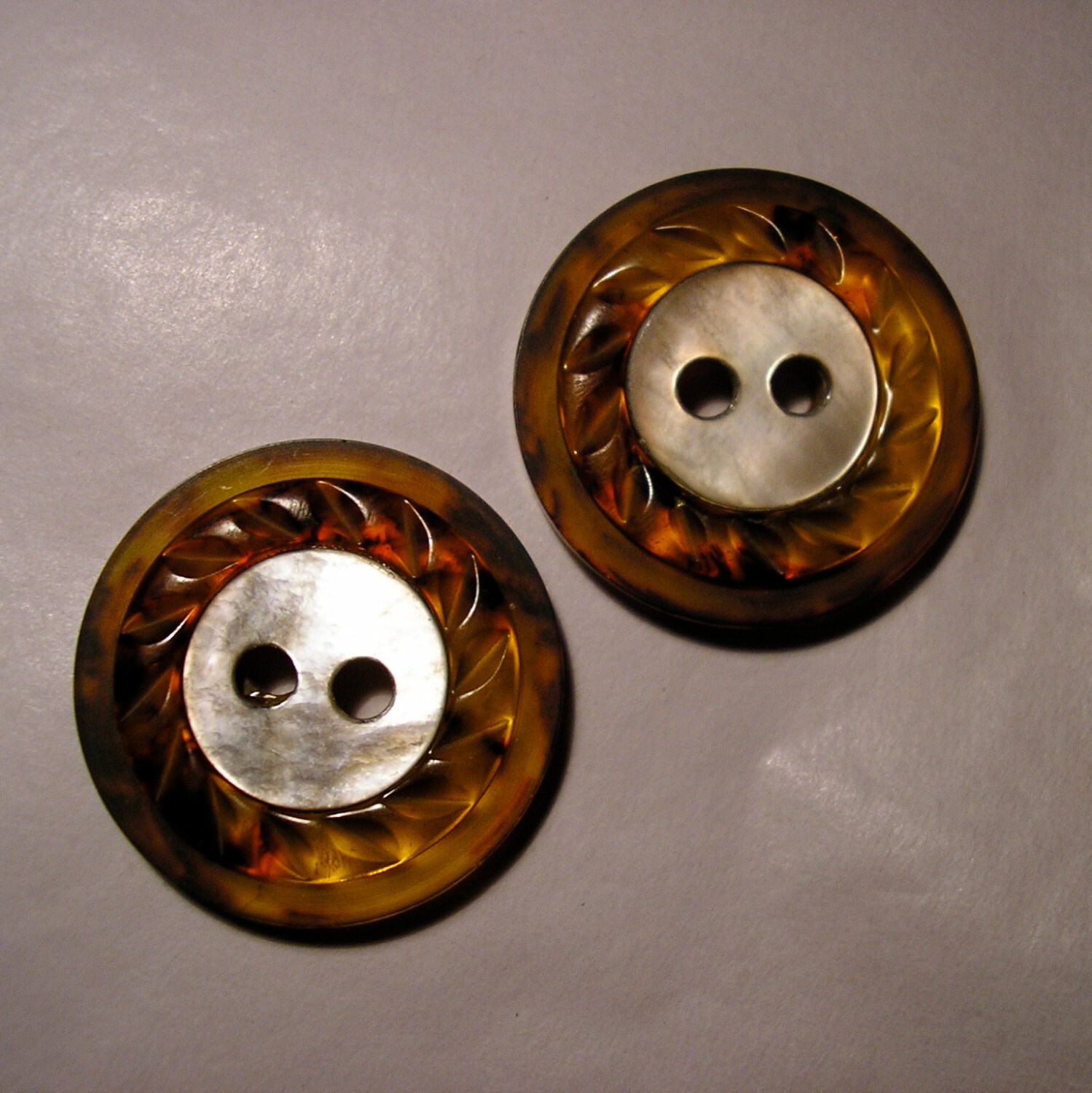 BUTTONS BAKELITE & M.O.P. Unusual Rare 2