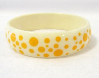 SALE Vintage Costume jewelry Lucite Bangle bracelet