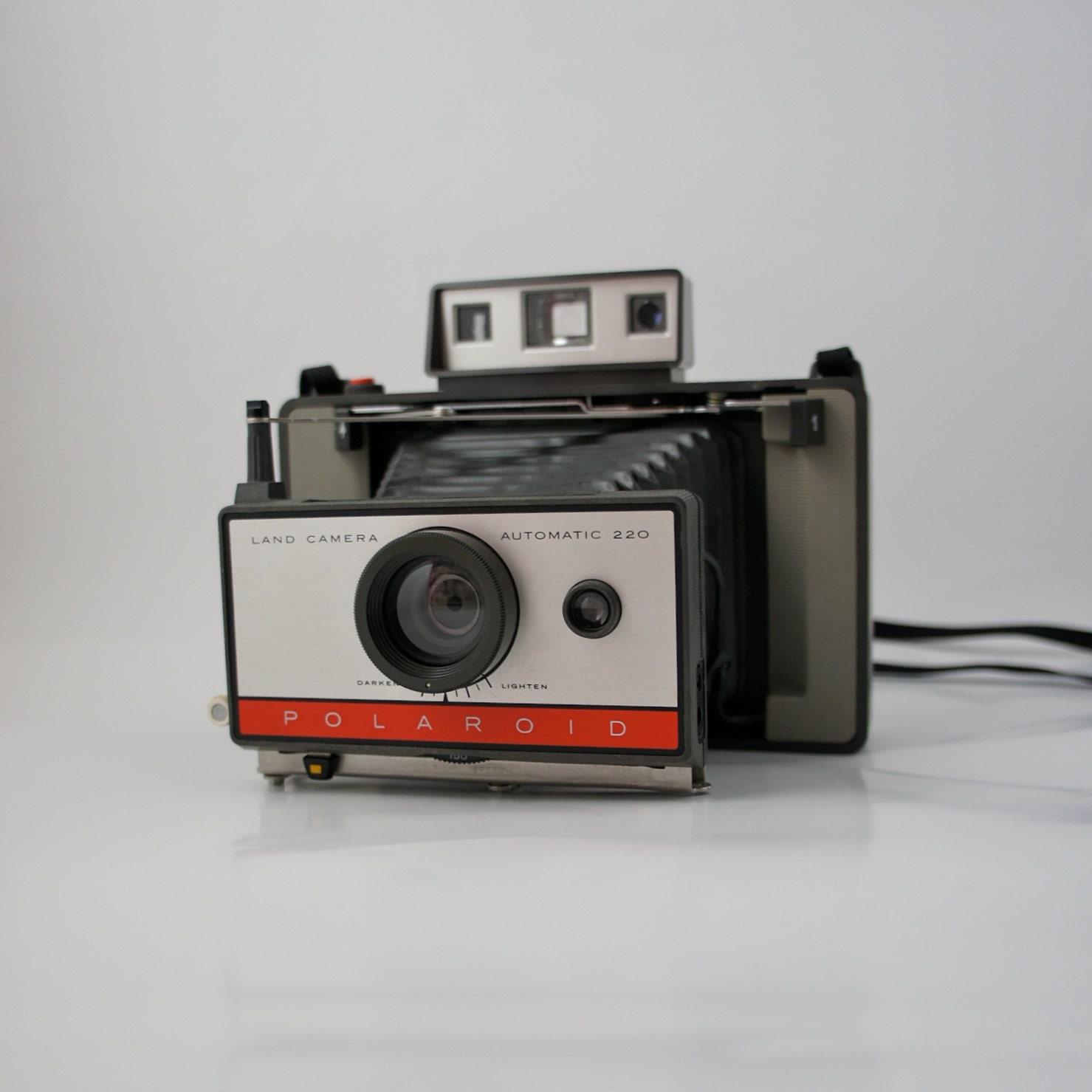 Polaroid 220 Automatic Land Camera with Original Box Pack