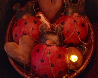 Primitive"Love bug" ladybug bowl fillers