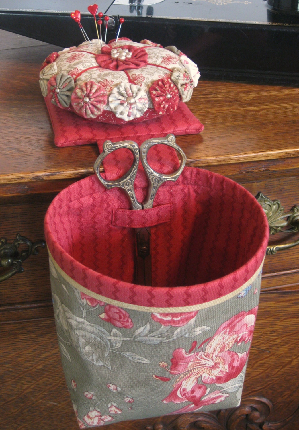 Sew In Style Thread Catcher with Detachable Pincushion