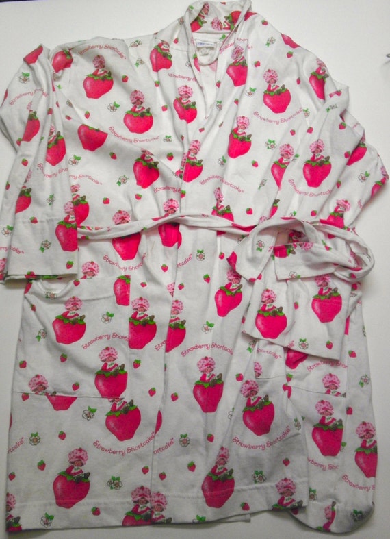 Strawberry Shortcake Robe for bath or shower by VintageMcCoy