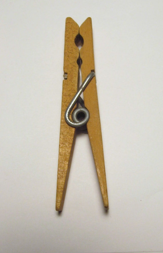 30 VINTAGE Wood Clothes PINS 1950's AUTHENTIC