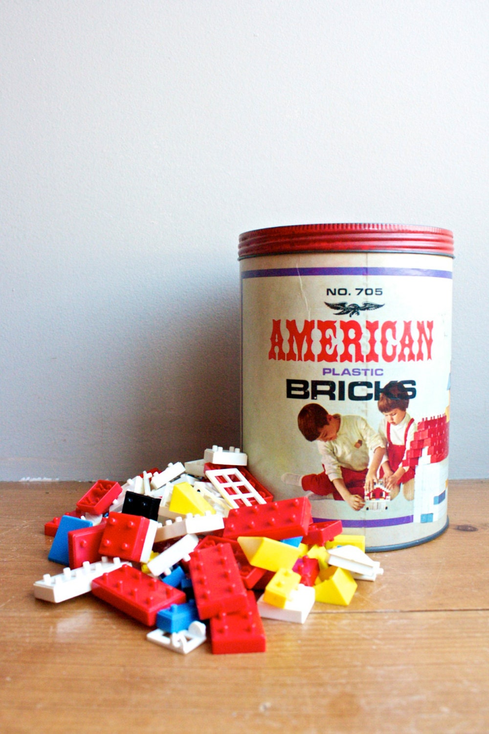 American Plastic Bricks // No. 705 // 133 PIeces // Colorful