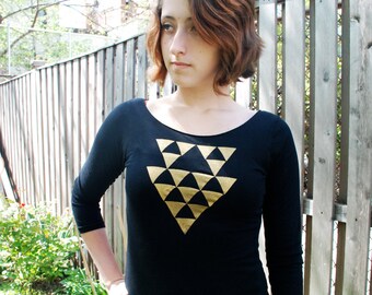 SALE - XL, Graphic tee for women, womans tops tshirts, silkscreen womens t-shirt, womens tees- black 3/4 sleeve tee gold triangle design