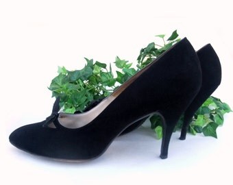Vintage Shoes 1950s Black Suede Shoes Bow Pumps High Spike Heel Shoes Vamp Cutout Rockabilly Shoes