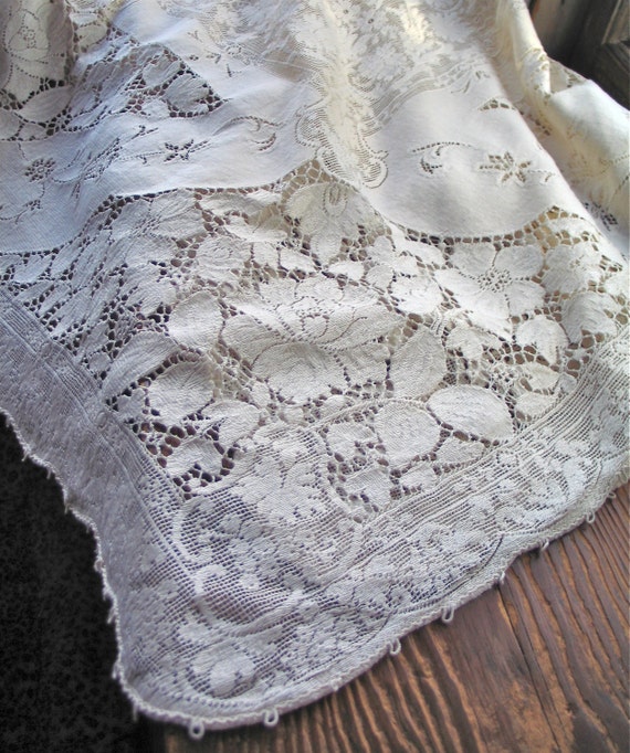 Vintage Quaker Lace Cotton Tablecloth