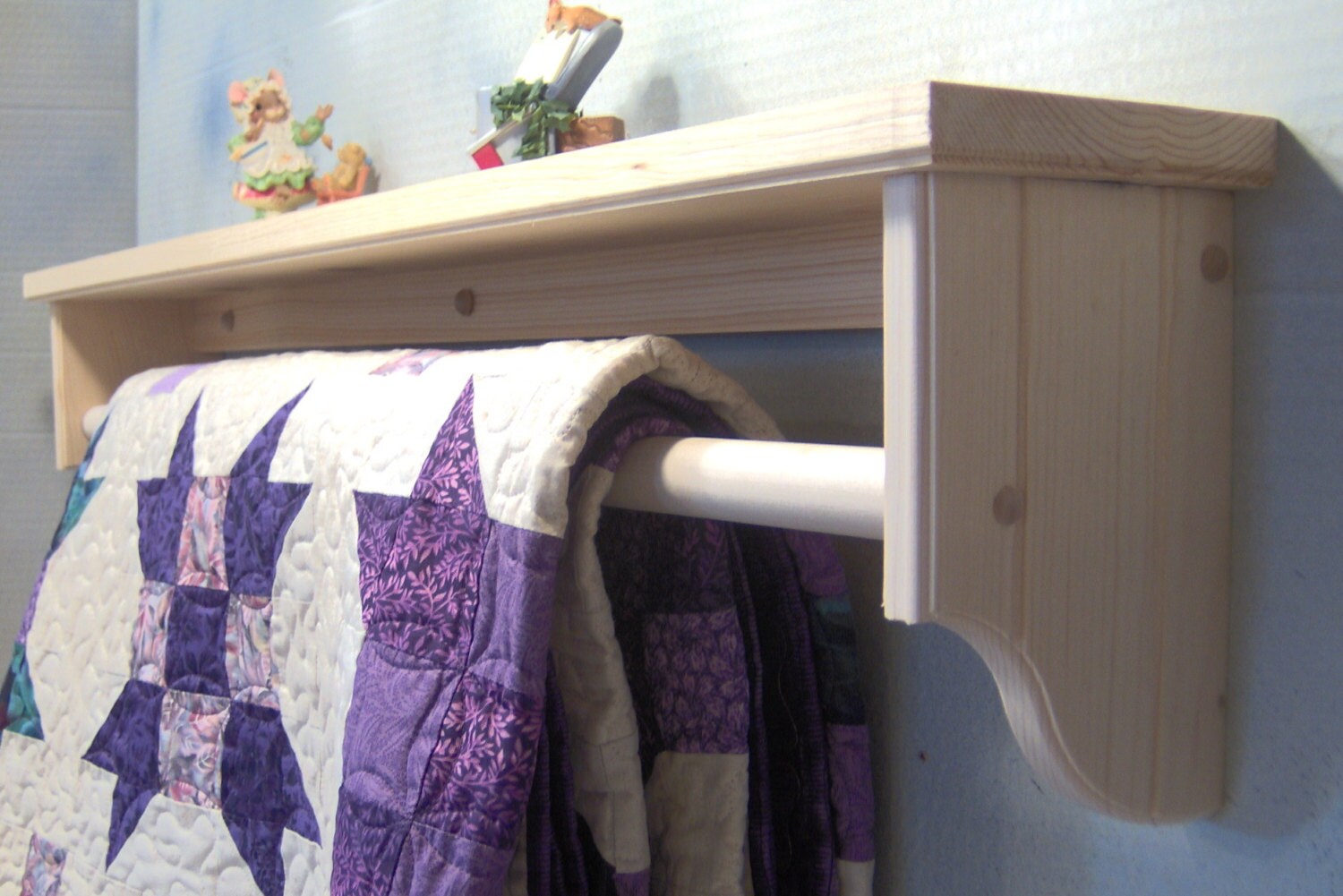 Unfinished 36 quilt rod with shelf