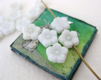 Vintage Flower Beads White Glass Floral Czech 8mm vgb0636 (15)