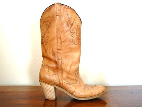 vintage 70s light TAN heeled DINGO boots size 8 by GEMandARROWvtg