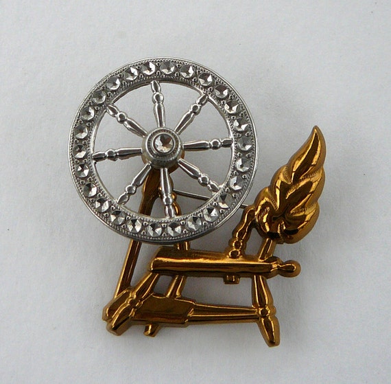Items similar to Vintage Spinning Wheel Pin Brooch Gold Silver Mechanical Novelty on Etsy
