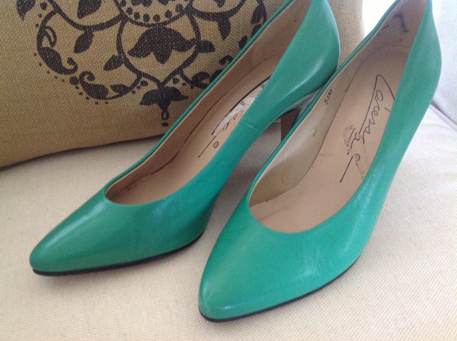 Green Caressa Pumps Vintage Ladies Green shoes High Heels Green Caressa Pumps Vintage Ladies Green shoes High Heels