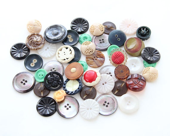 Items similar to Vintage Sewing Buttons 48 Large Buttons on Etsy