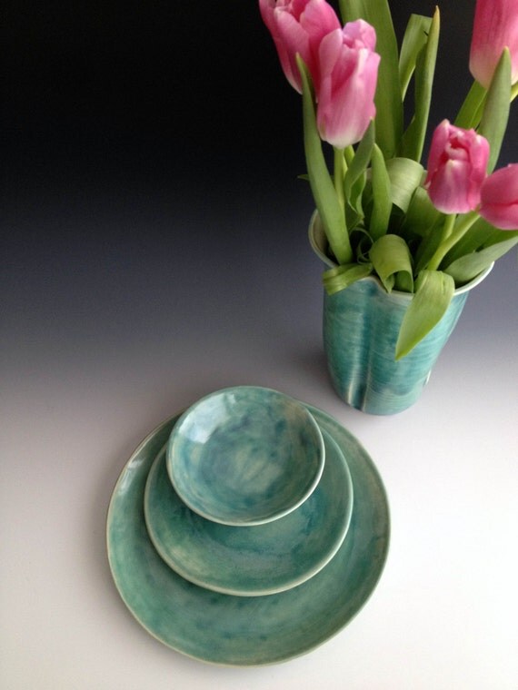 Handmade organic slab dinnerware place by Lesliefreemandesigns