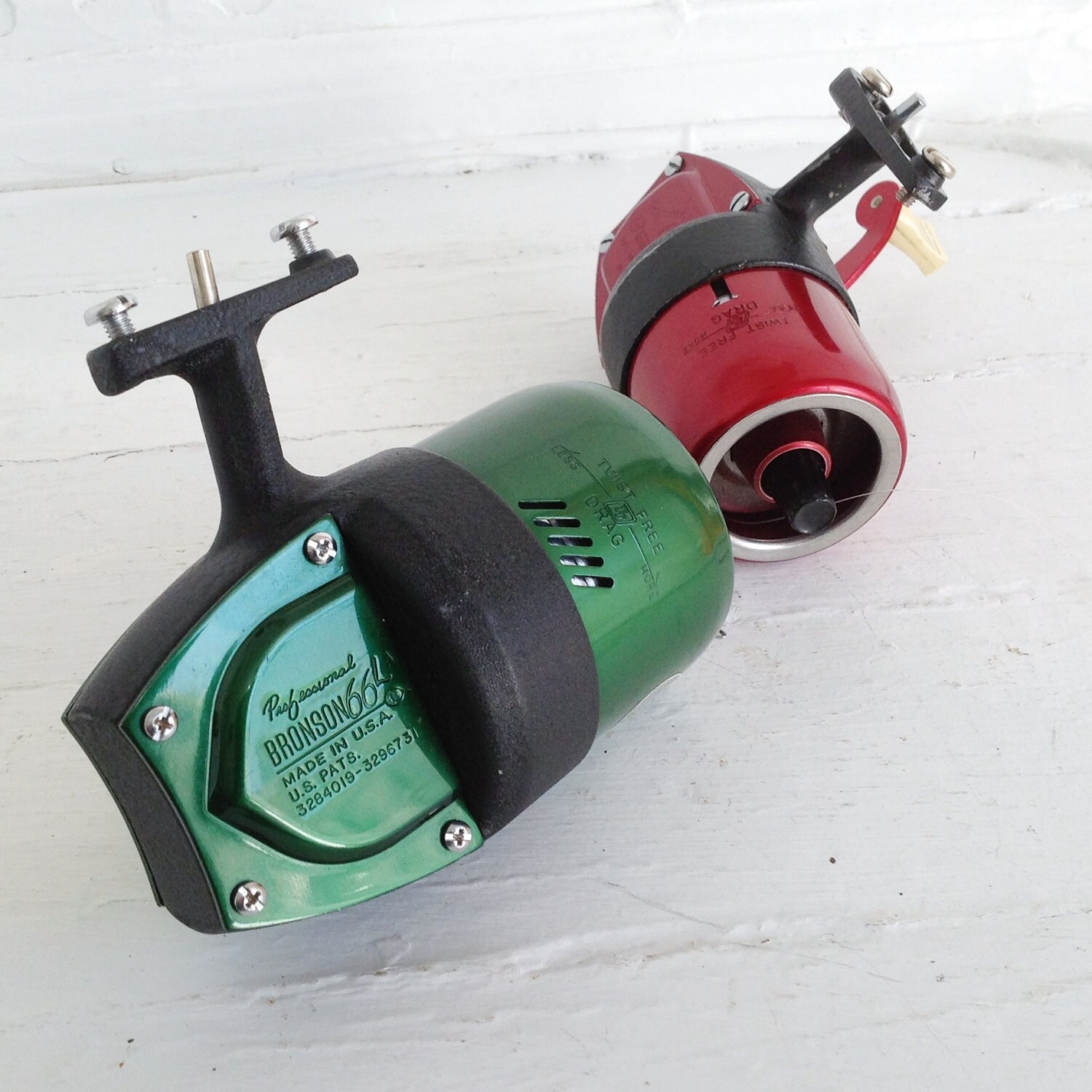 Green Vintage Fishing Reel Professional Bronson 66 L Left Hand