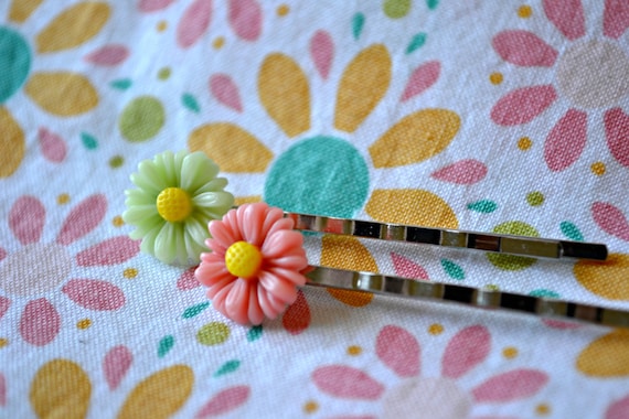 Pink and Green Daisy Bobby Pin Set