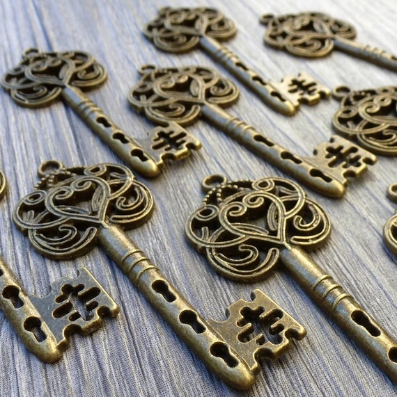 Wholesale Lot 20pcs Steampunk Victorian wholesale antique bronze skeleton key pendant charm necklace Alice in Wonderland 111  jewelry