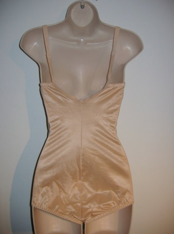 Sexy Body Shaper Girdle. Size 36 B. Olga Nylon and