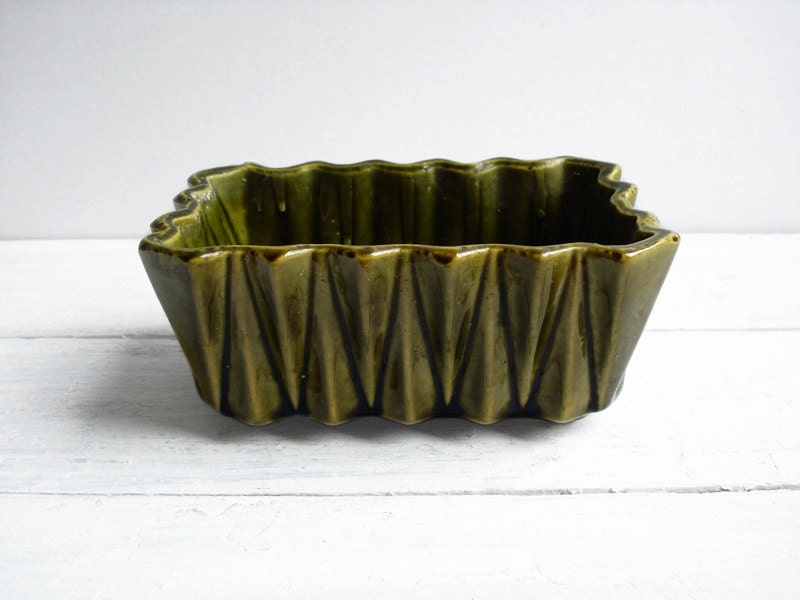 Vintage Upco Pottery Olive Green Ceramic Planter Zigzag