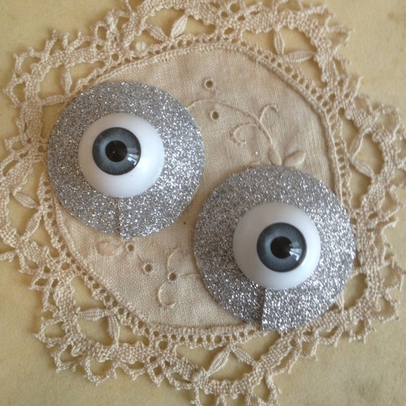 Articles similaires à Globe oculaire Nipple Tassels sur Etsy