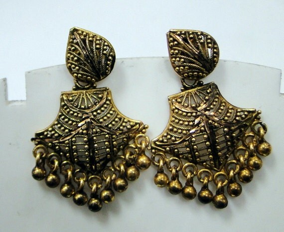 22 K solid gold Vintage old earrings dangles 8003 by TRIBALEXPORT