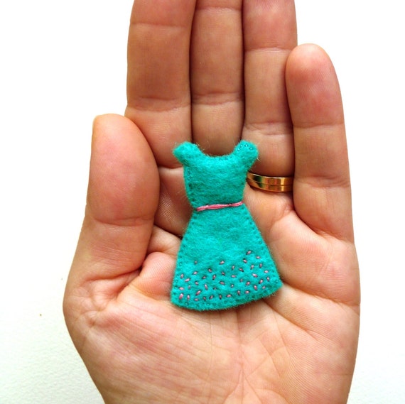 https://www.etsy.com/au/listing/125785165/womens-felt-brooch-mint-with-coral-retro?ref=shop_home_active_4