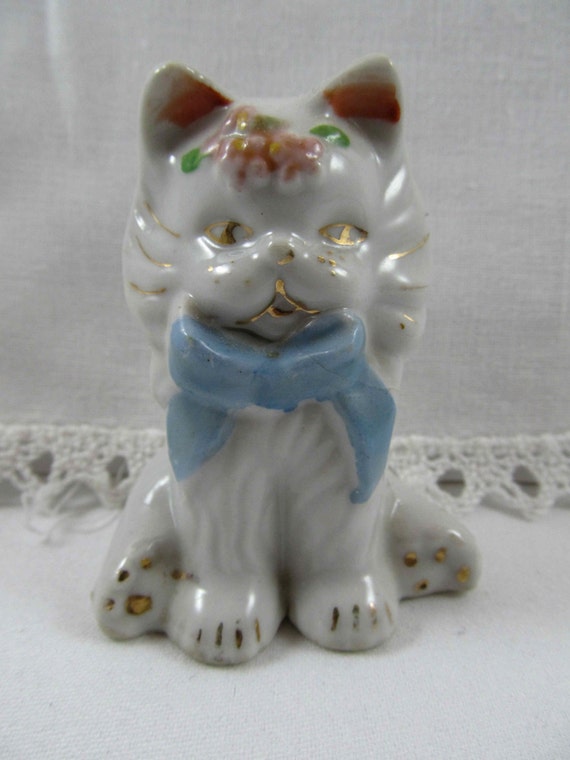 cat figurines japan