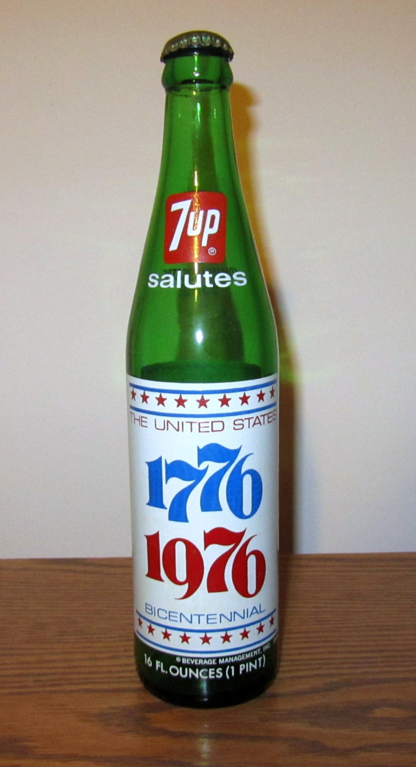 1976 16oz 7UP Commemorative Soda Bottle Liberty Bell