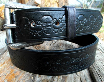 Black leather belt, Custom leather belt, Men's leather belt, Tooled leather belt, Leather belt skull and crossbones, Engraved leather belt