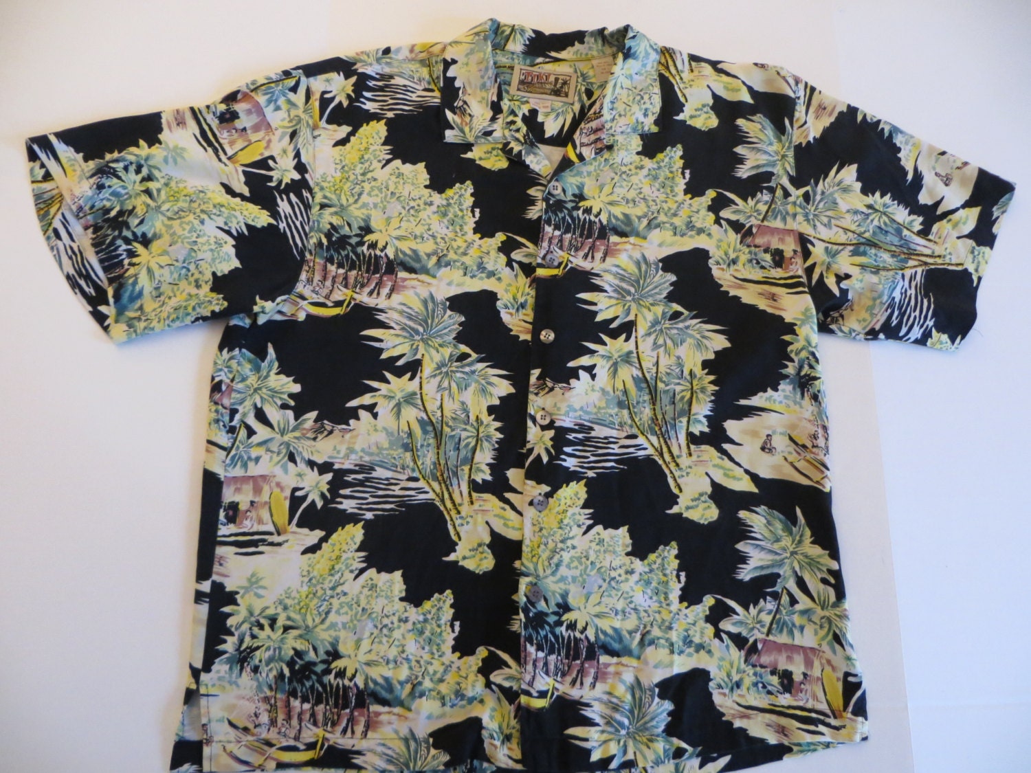 Vintage Mens Silk Hawaiian Shirt Tiki Classic Loop Collar.